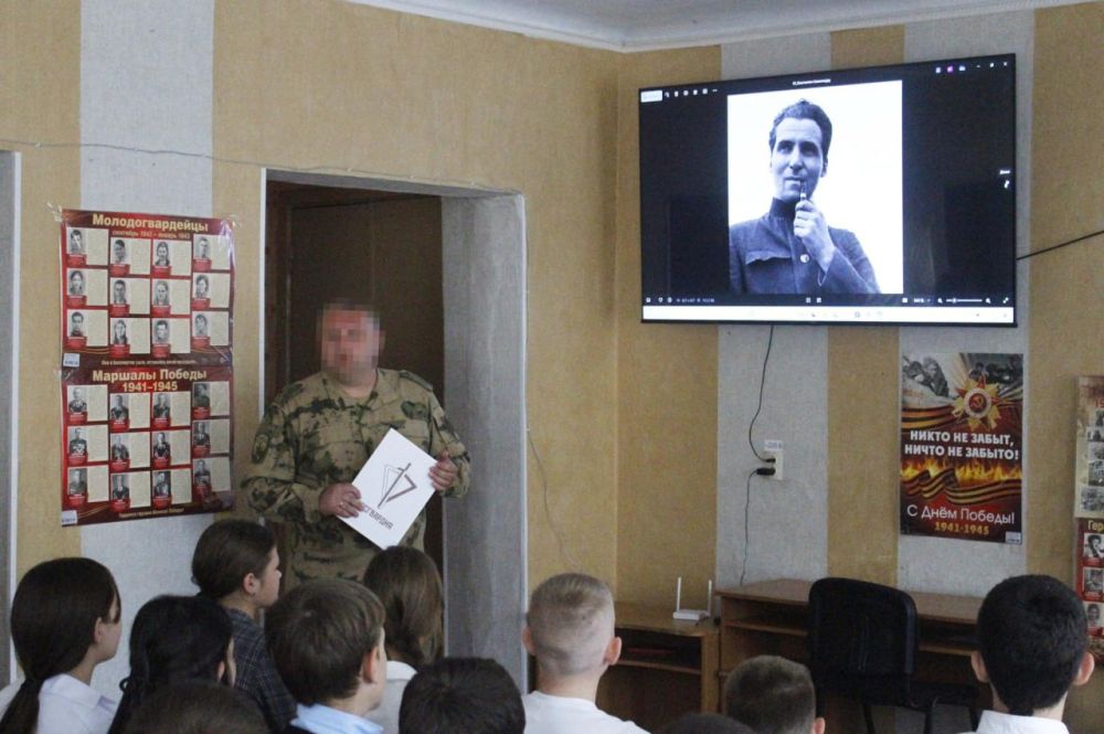 В Херсонской области росгвардеец провел для школьников урок о военных журналистах Великой Отечественной войны