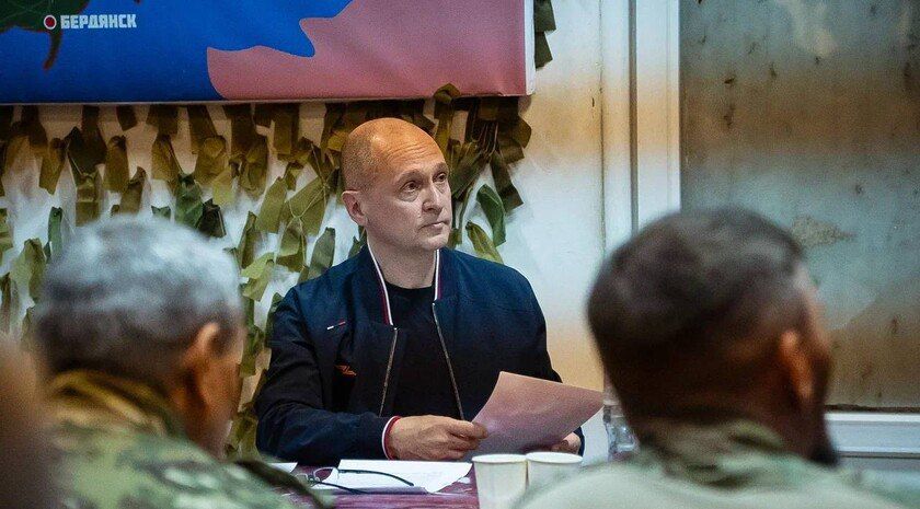 "ЛИЧНЫЙ ПРИЕМ ГРАЖДАН" ПРЯМО НА ФРОНТОВЫХ ПОЗИЦИЯХ: БОЙЦЫ СВО ОБРАТИЛИСЬ К КИРИЕНКО С ПРОСЬБОЙ ПРОДЛИТЬ ДЛЯ НИХ "ВРЕМЯ ГЕРОЕВ"