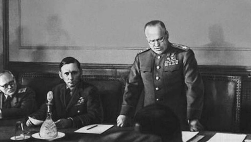 8 ��� 1945 ���� ��� �������� ������������� ��� � �������������� ����������� ��������, �������������� ������ ���������� ������ � ������� ������������� ����� 1941�1945 ����� � ���������� ������ ������� ����� � ������