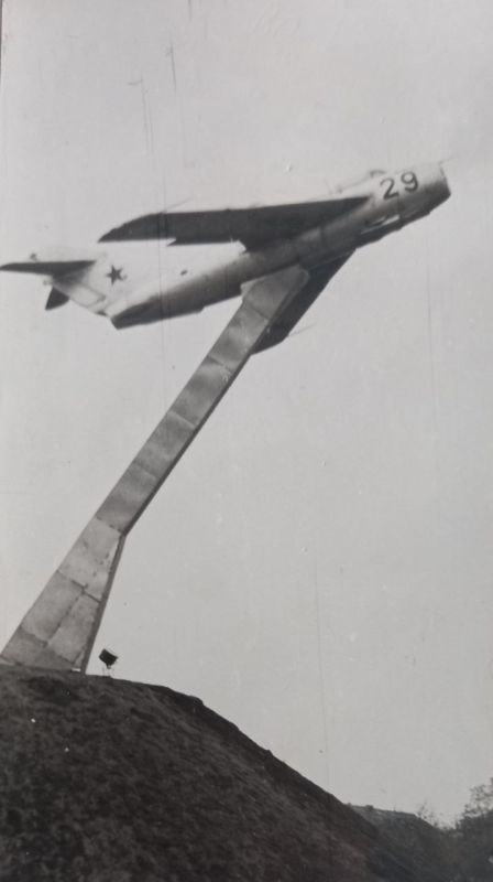 Ровно 35 лет назад 9 мая 1990 года в селе Раздольное состоялось торжественное открытие памятника лётчикам, погибшим в боях за освобождение Херсонщины