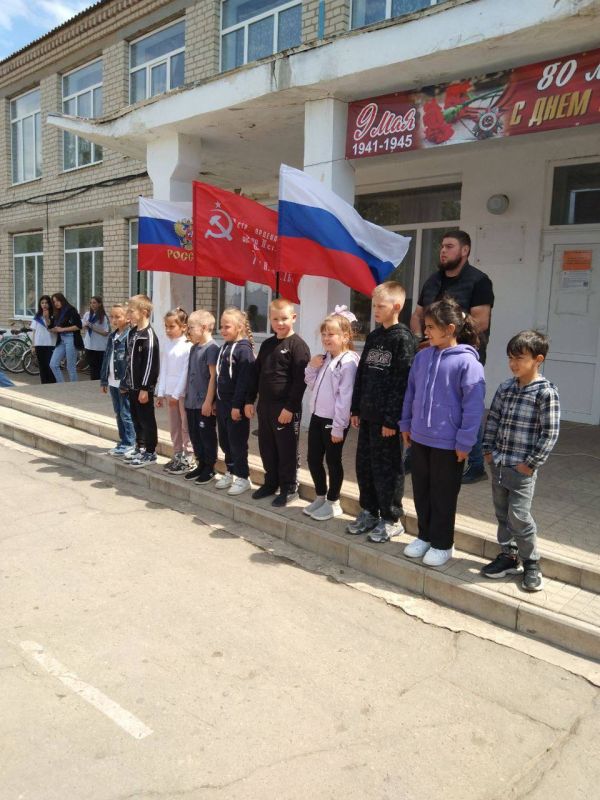 В ГБОУ ХО "Вольновская школа Нижнесерогозского района" в преддверии 80-летия Дня Победы прошел незабываемый праздничный концерт