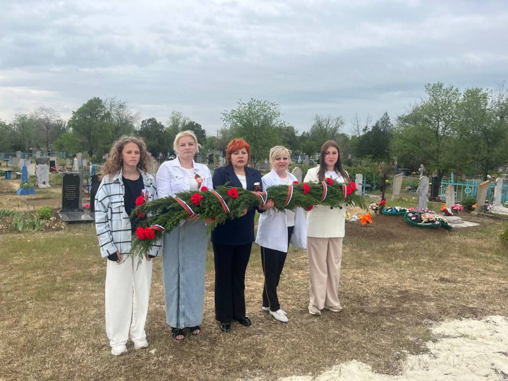 Возложение гирлянды в честь 80-летия Великой Победы