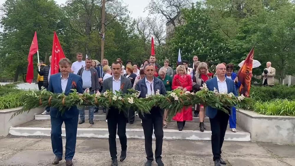 Возложение цветов в Ивановке к 80-летию Великой Победы