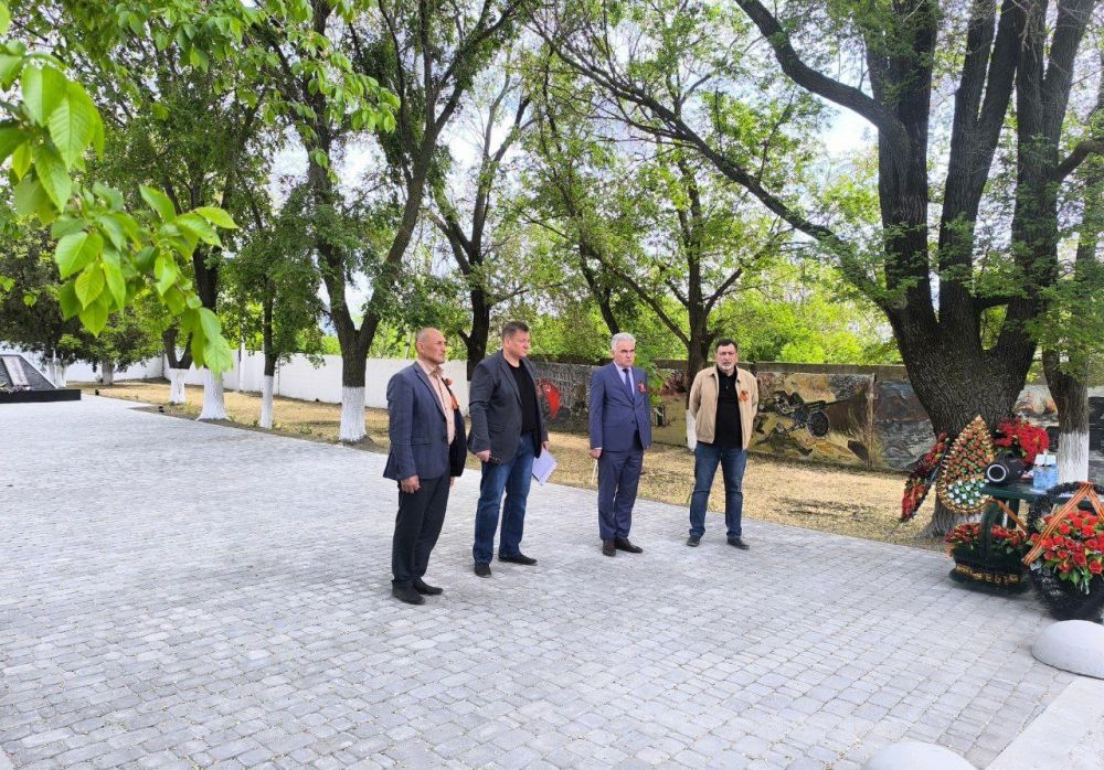 Сотрудники ГУП ХО "ОБЛВОДОКАНАЛ" почтили героев Великой Отечественной войны в преддверии Дня Победы