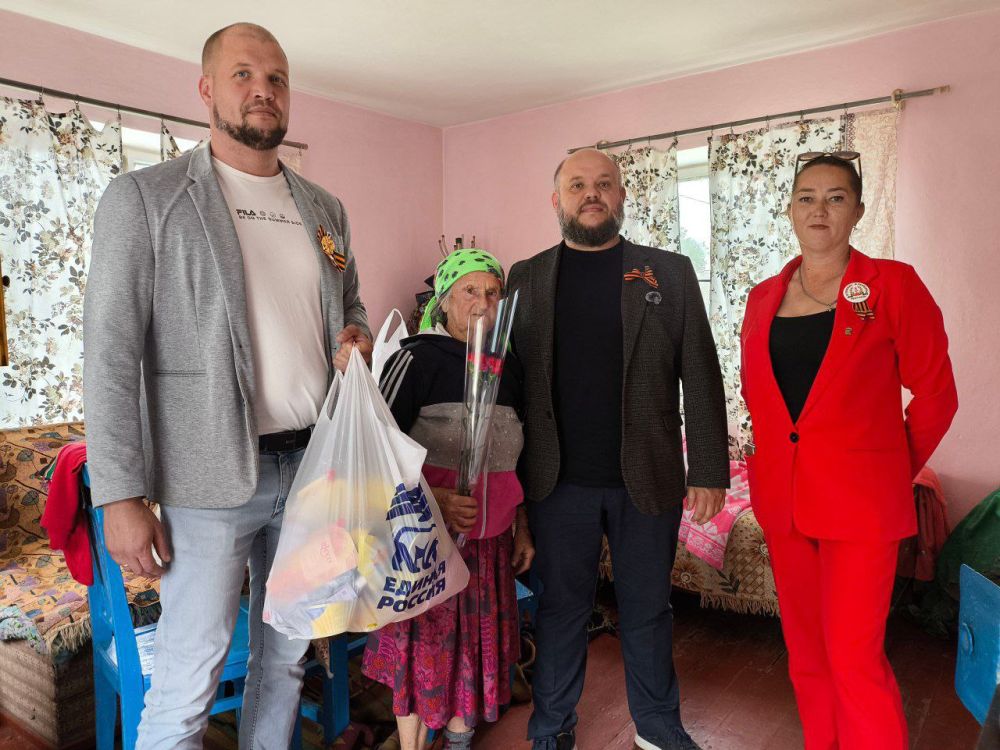 Секретарь партии «Единая Россия» Алешкинского муниципального округа поздравил ветеранов в преддверии 80-летия Победы