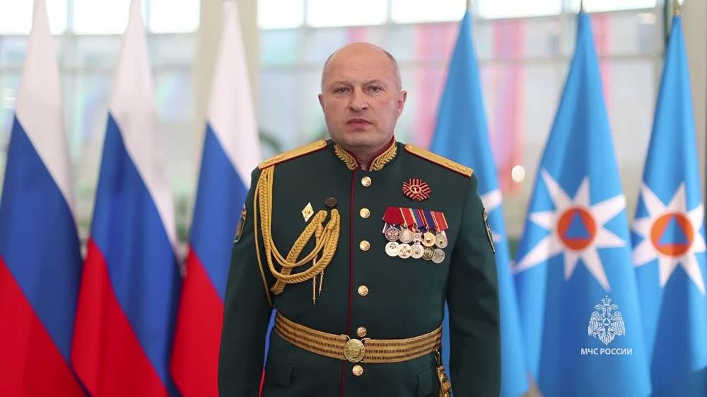 Поздравление главы МЧС России Александра Куренкова с 80-летием Великой Победы