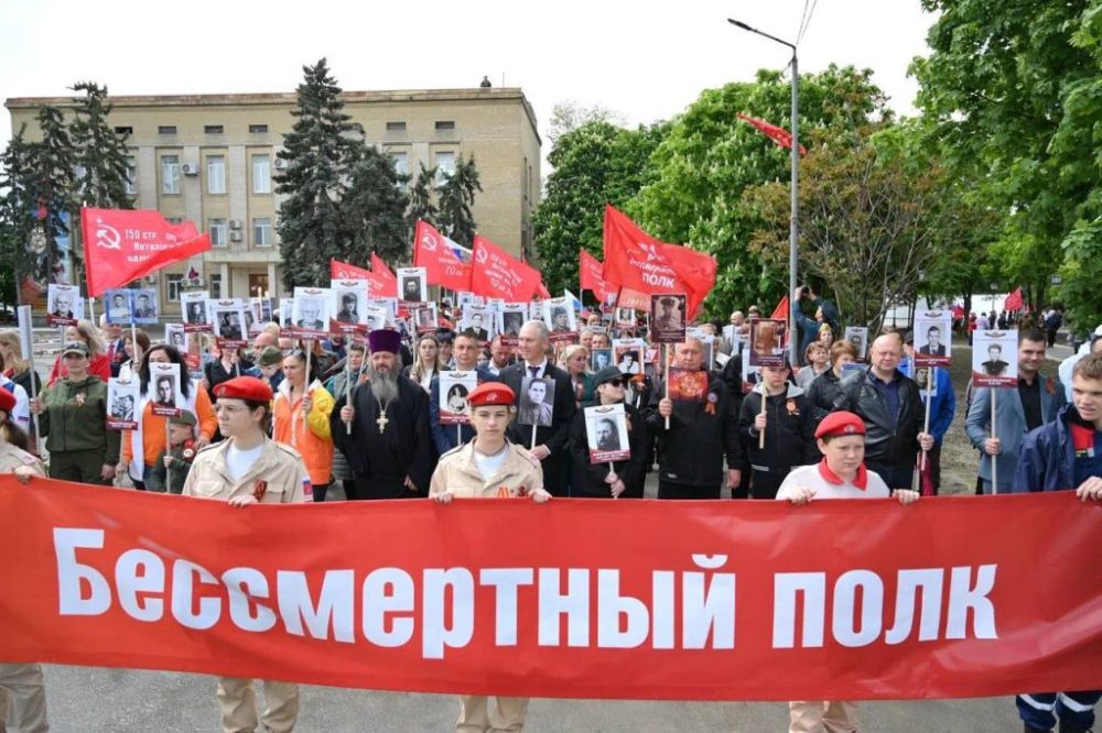 Более 150 человек прошлись «Бессмертным полком» по улицам Геническа