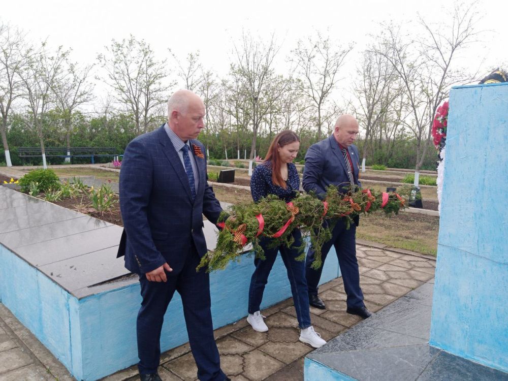 В Горностаевском муниципальном округе почтили героев Великой Победы возложением Гирлянд Памяти к мемориалам «Погибшим воинам в годы Великой Отечественной войны»