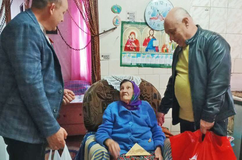 Сотрудники Черноморского биосферного заповедника навестили ветерана Великой Отечественной войны