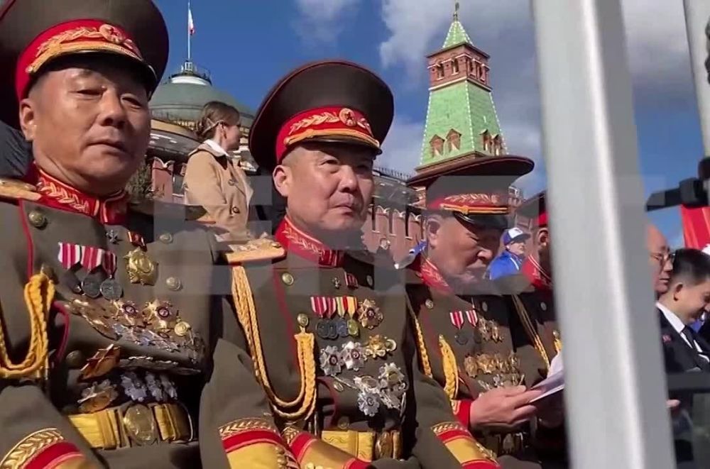 На Красной площади заметили военных КНДР с огромным количеством наград