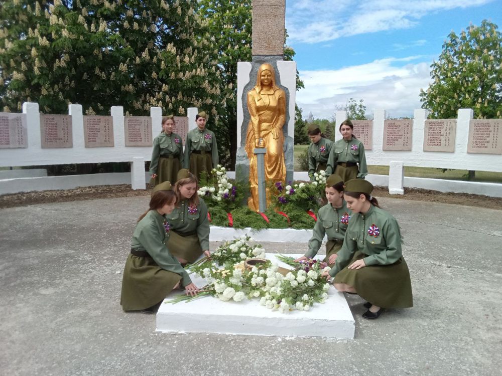 Воспитывая патриотов Снежана Рябоконь сделала подарок хореографическому коллективу "Фантазия"