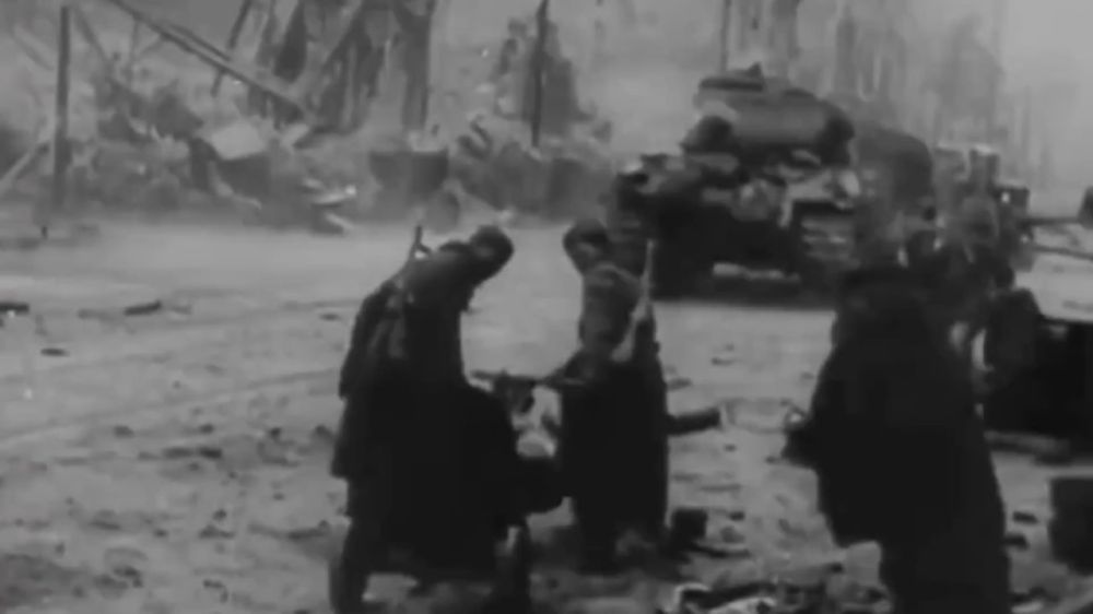 «Спасибо деду за Победу!». 80 лет назад наша страна со слезами на глазах встречала День Победы