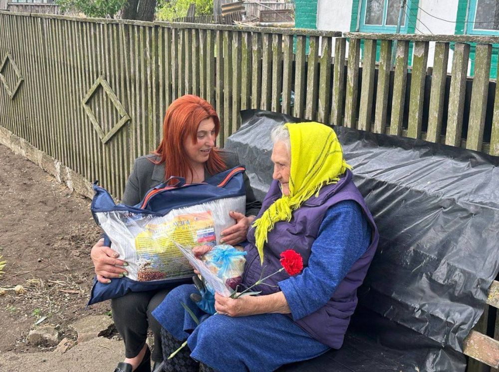 В День Победы ветеранам и детям войны, проживающим в Ивановском округе, вручили подарки