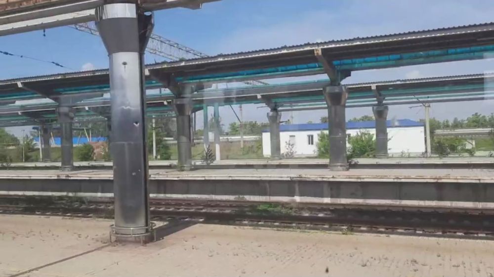 Уникальные кадры. Наш корреспондент воспользовался историческим рейсом, прибыв на главный ж/д вокзал Донецка на том самом поезде из Дебальцево