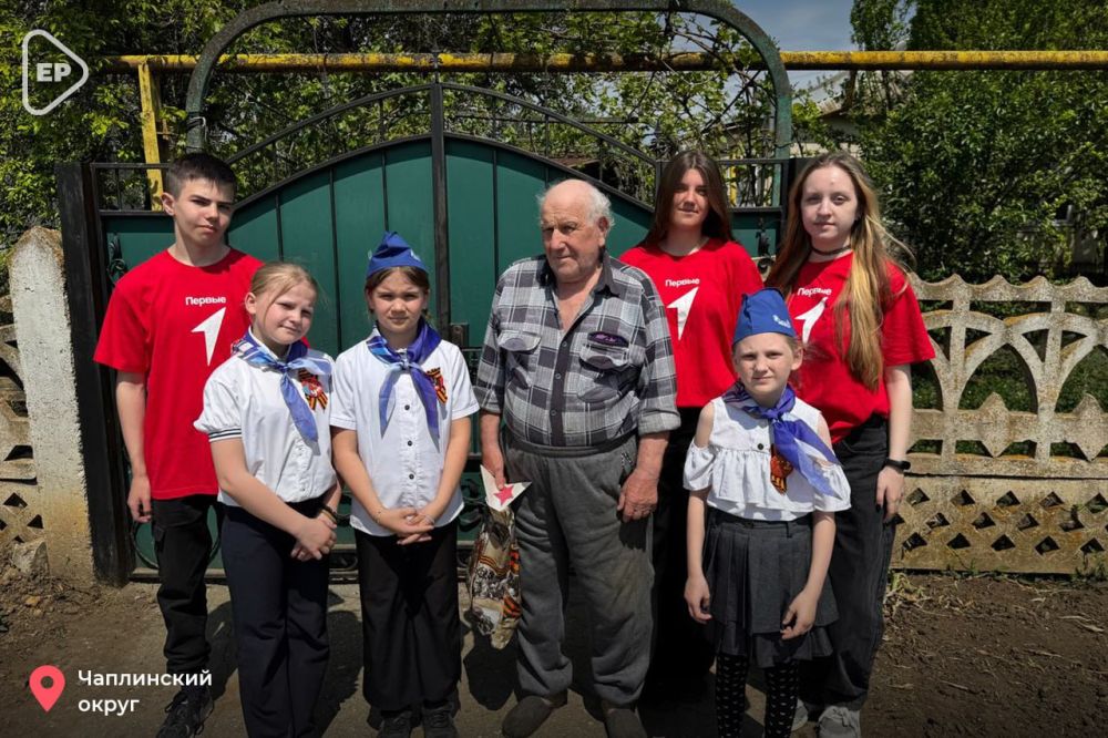 В Голопристанском округе ко Дню Победы 98-летней труженице тыла доставили инвалидную коляску