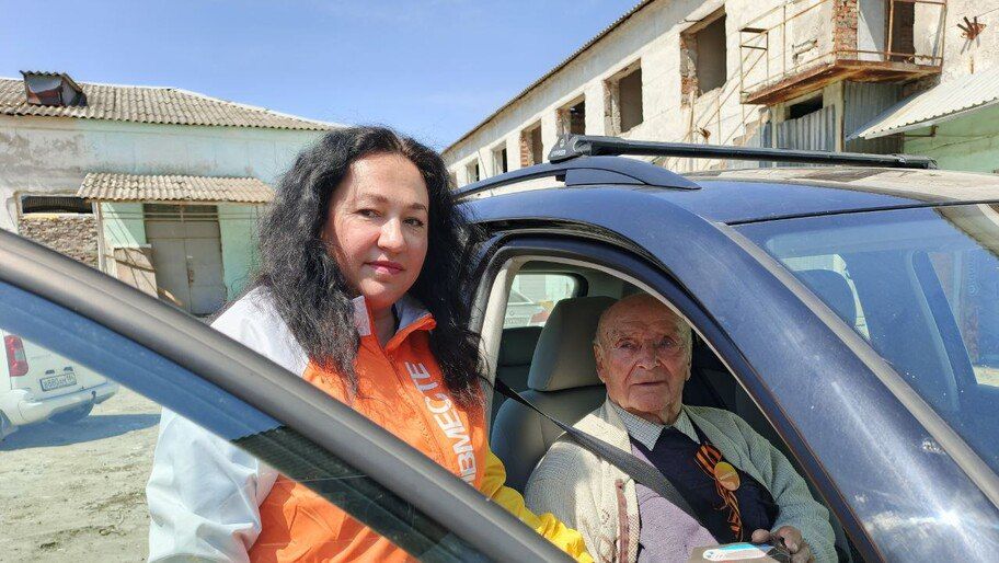 Волонтеры поздравили 91-летнего ветерана в Геническе