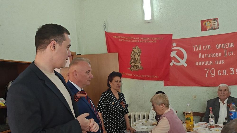 80-я годовщина Победы: глава Каланчакского округа и депутат Херсонской областной Думы поздравили членов местной организации Российского Союза ветеранов