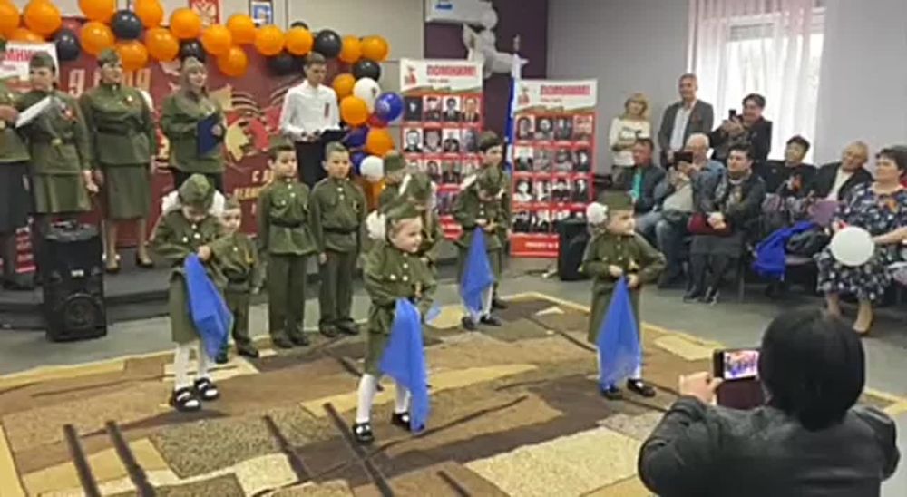 �� ������! �� ��������! �� ����!: � ������ ������ ����������� �����������, ����������� 80-����� ������� ������