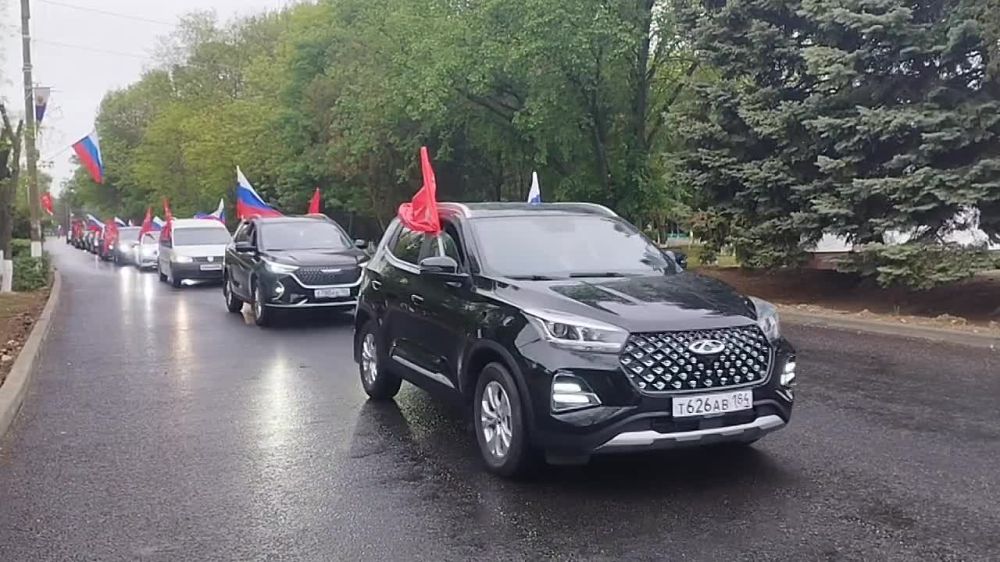 В Новотроицком муниципальном округе состоялся автопробег в честь Великой Победы