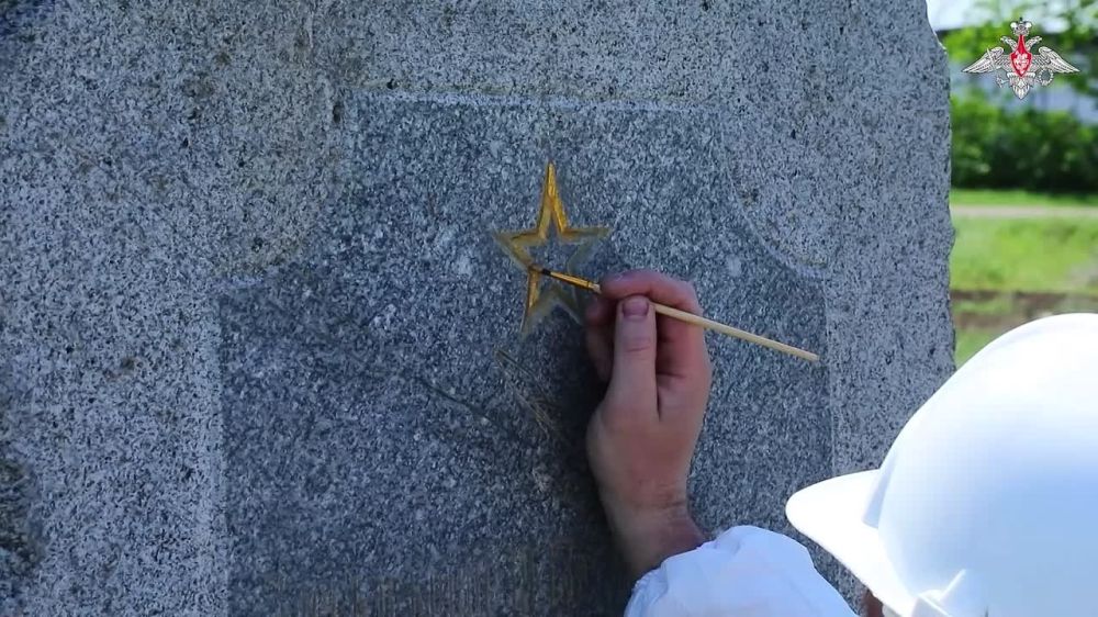 Минобороны России: В Аскании-Нова в Херсонской области ко Дню Победы ульяновские десантники восстановили памятник, посвященный подвигам гвардейской истребительной авиационной дивизии