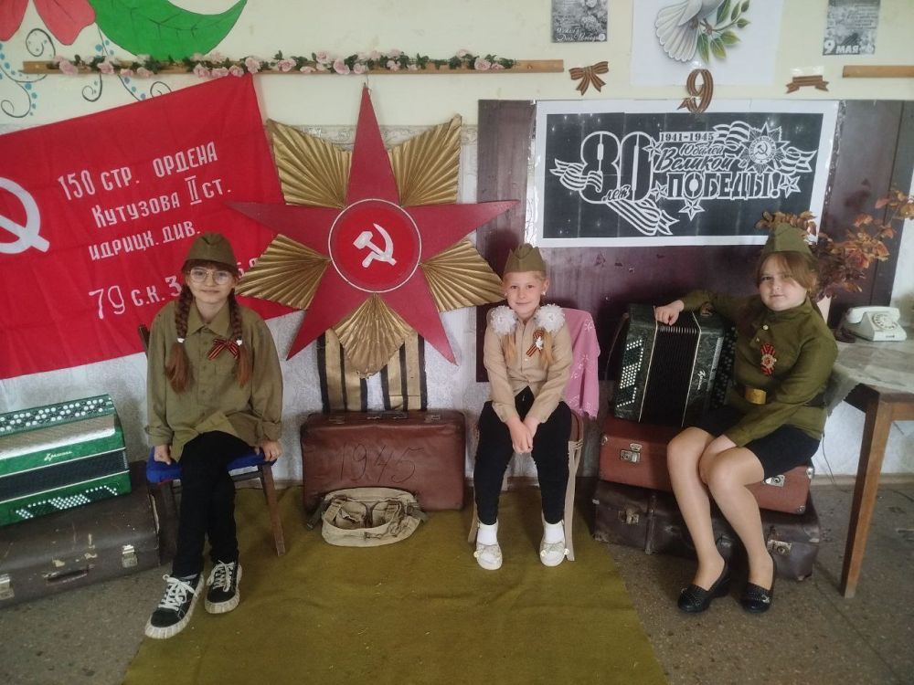 9 мая в Александровском доме культуры состоялся митинг и концерт "Неугасимая память поколений", посвященные празднику Дню Победы.