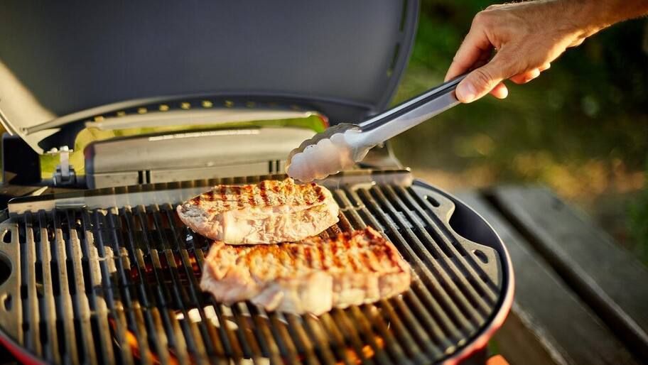 Шеф-повар раскрыл секреты идеального стейка на мангале