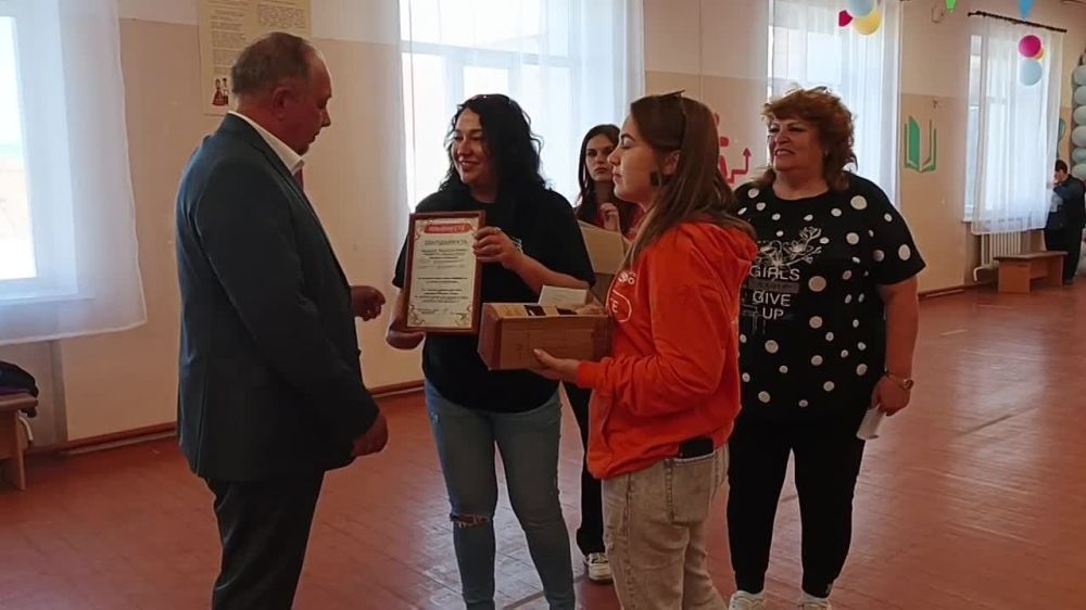 В школа два пгт. Новоалексеевка - добровольцы и активисты #МЫВМЕСТЕ получили благодарности