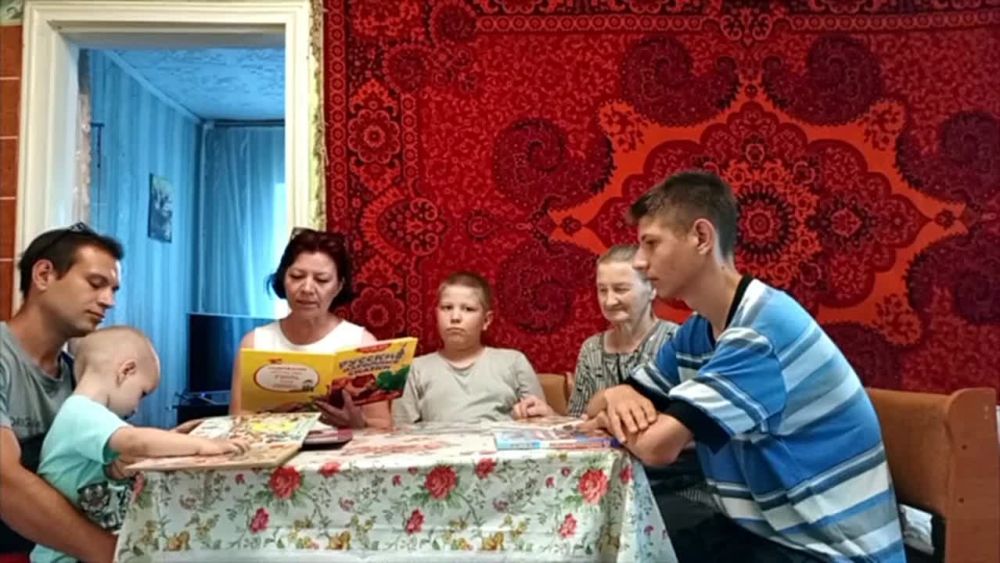 В Международный день семьи в библиотеках Генического МО подготовили книжные выставки и час воспоминаний