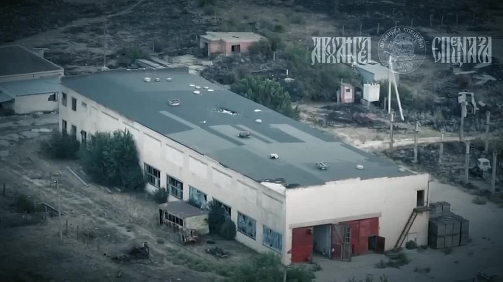 Снос ангара, который ВСУ использовали для хранения техники в Херсонской области