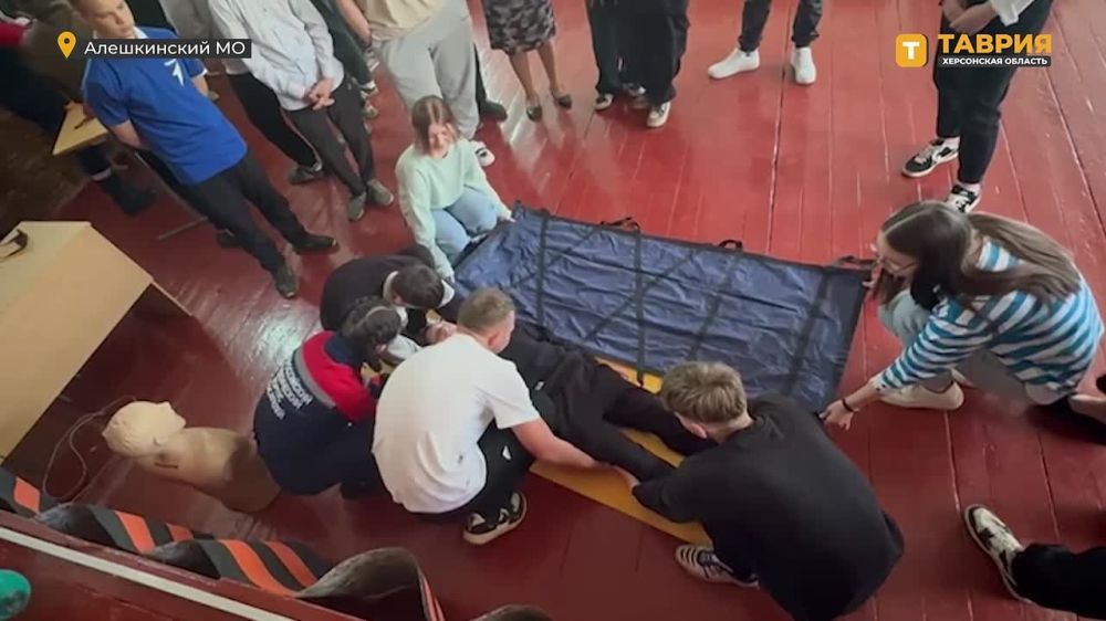 Мастер-класс по пожарной безопасности и оказанию первой помощи провели для школьников Алешкинского округа добровольцы ВСКС