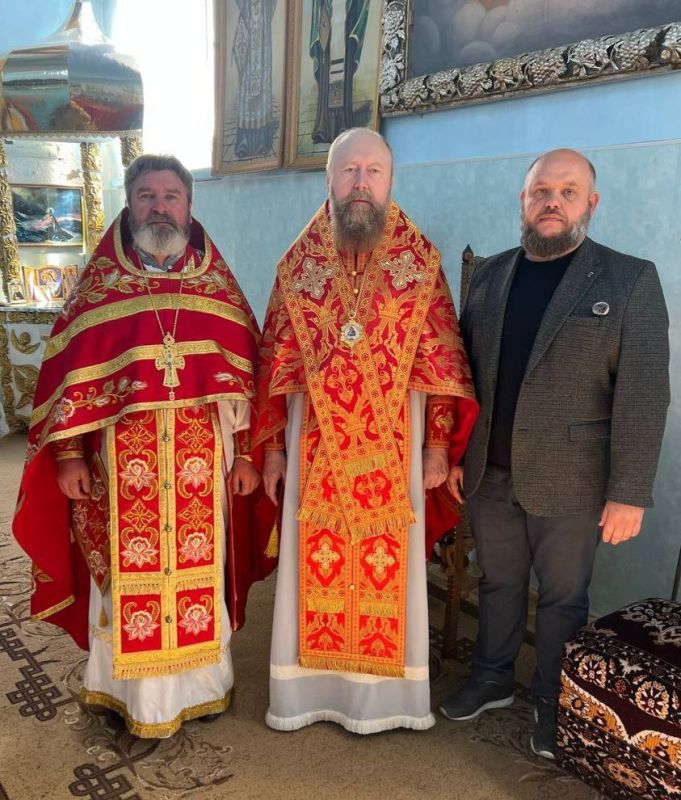 В День памяти святителя Николая в Никольском храме Новой Маячки Алешкинского округа прошла Божественная литургия