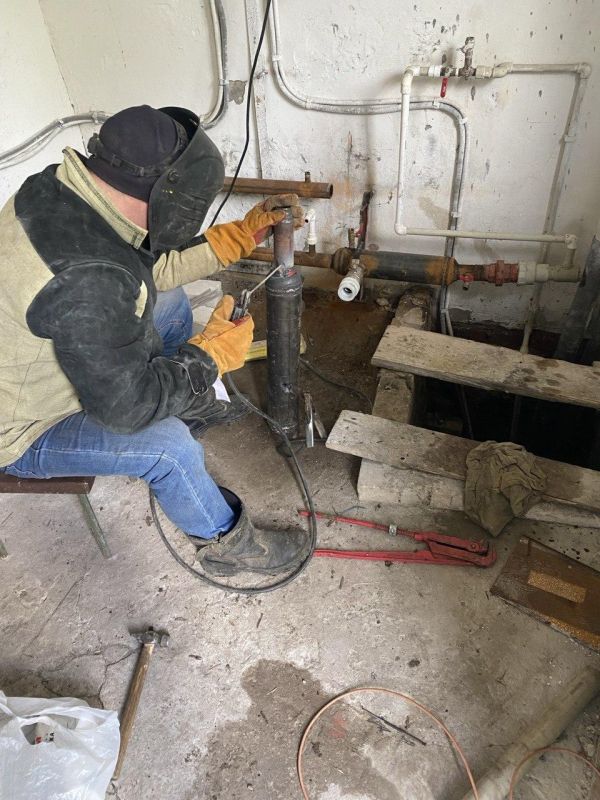 Рязанцы начали обустраивать теплотрассу в спортивной и музыкальной школах Аскании-Нова