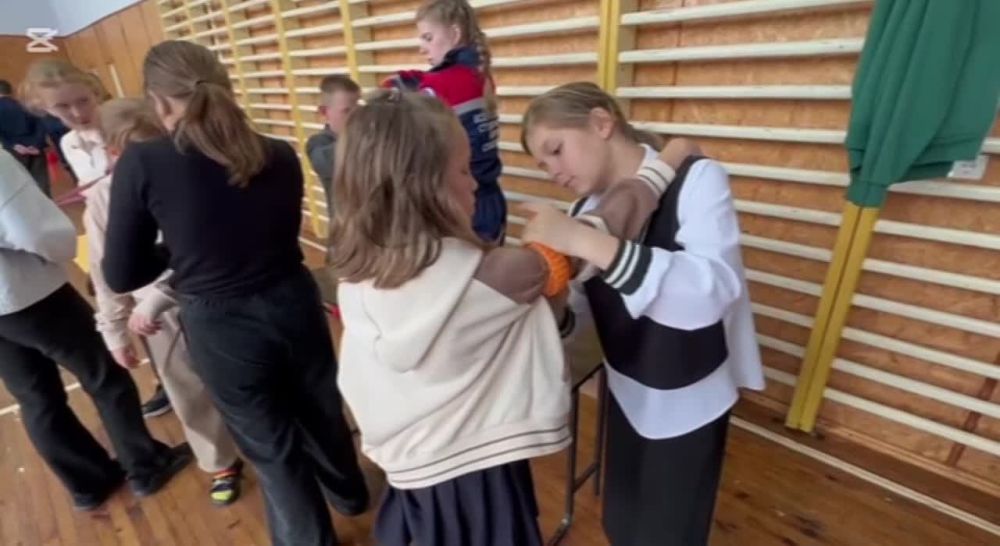 Для школьников прифронтовых территорий провели мастер-классы по первой помощи и пожарной безопасности