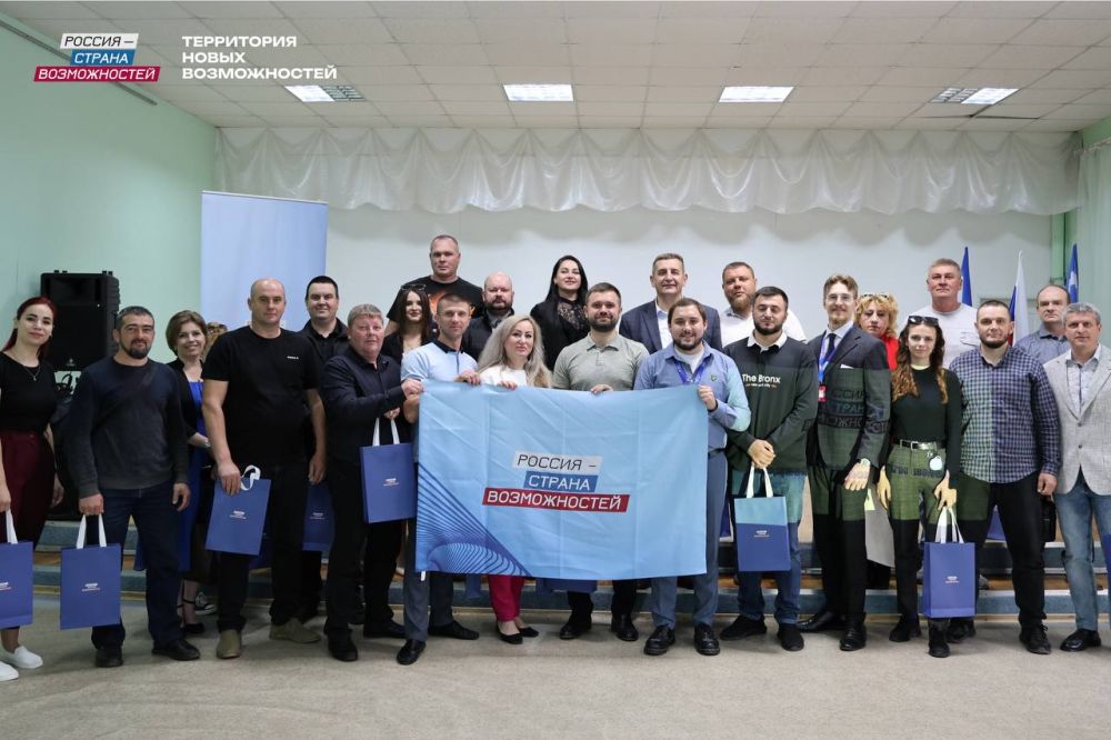 Команда "Россия – страна возможностей" познакомила жителей Скадовска с проектами платформы