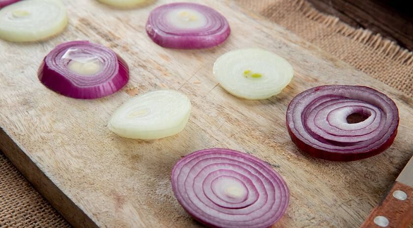 Ученые раскрыли секрет «лукового» слезотечения