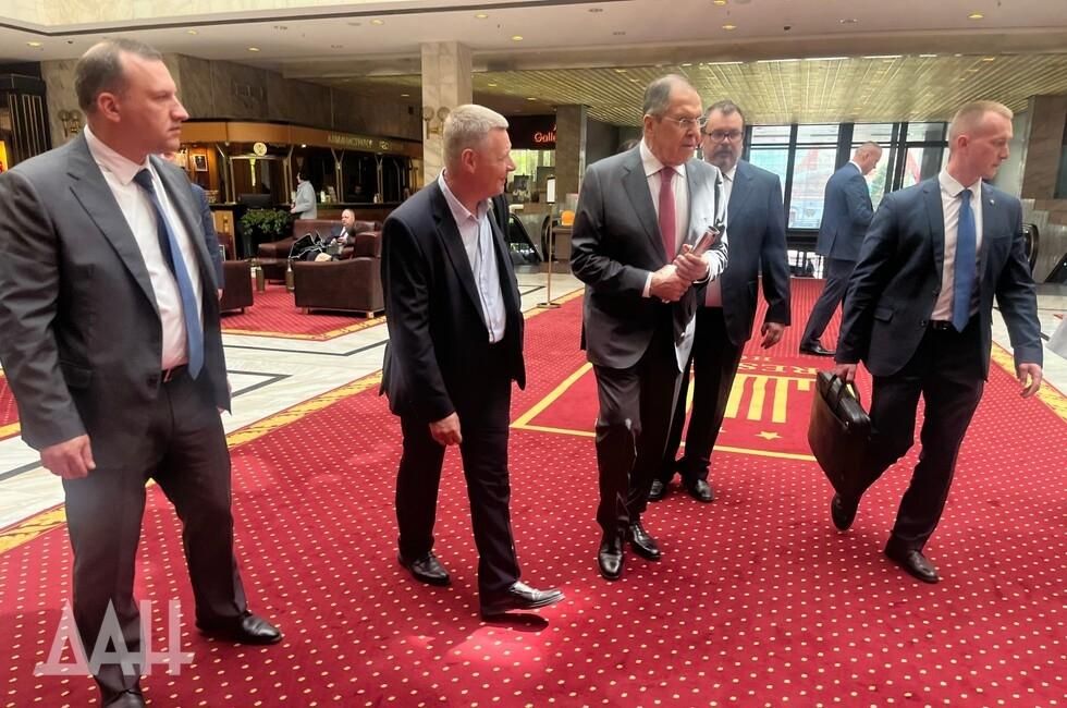 Лавров и представители более 110 стран увидели документальные фотопроекты о Донбассе