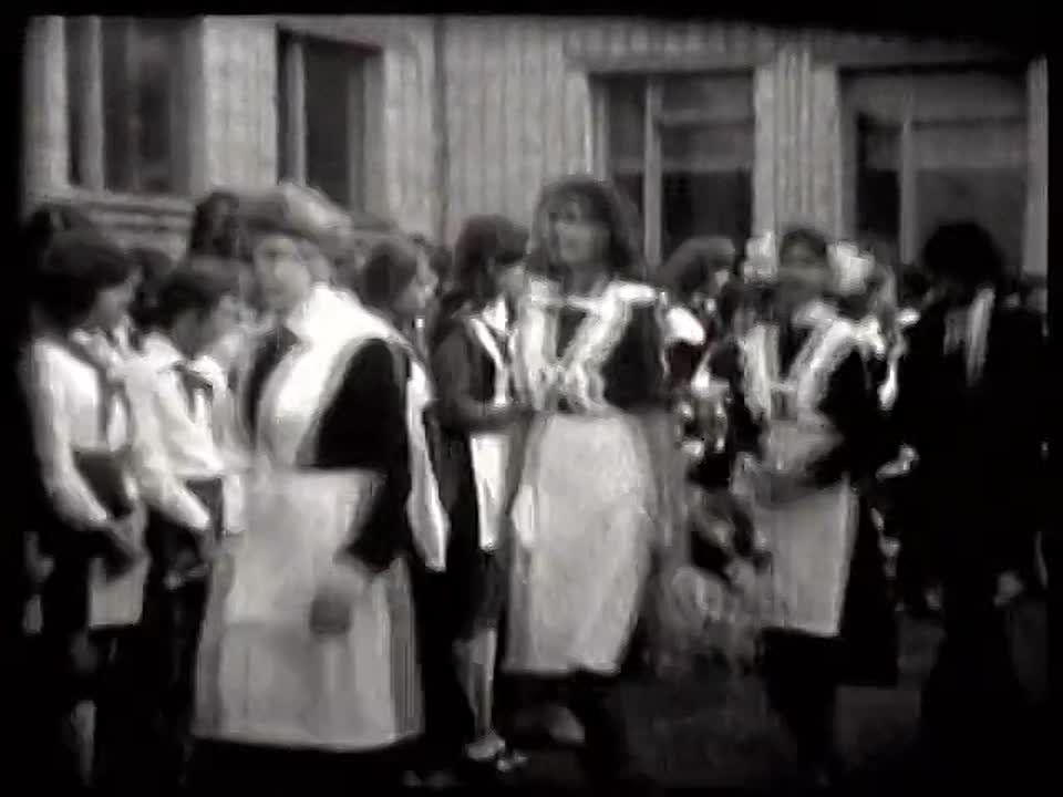 Последний звонок в Каховке — школа № 4, 1981 год, и школа № 3, 1984 год