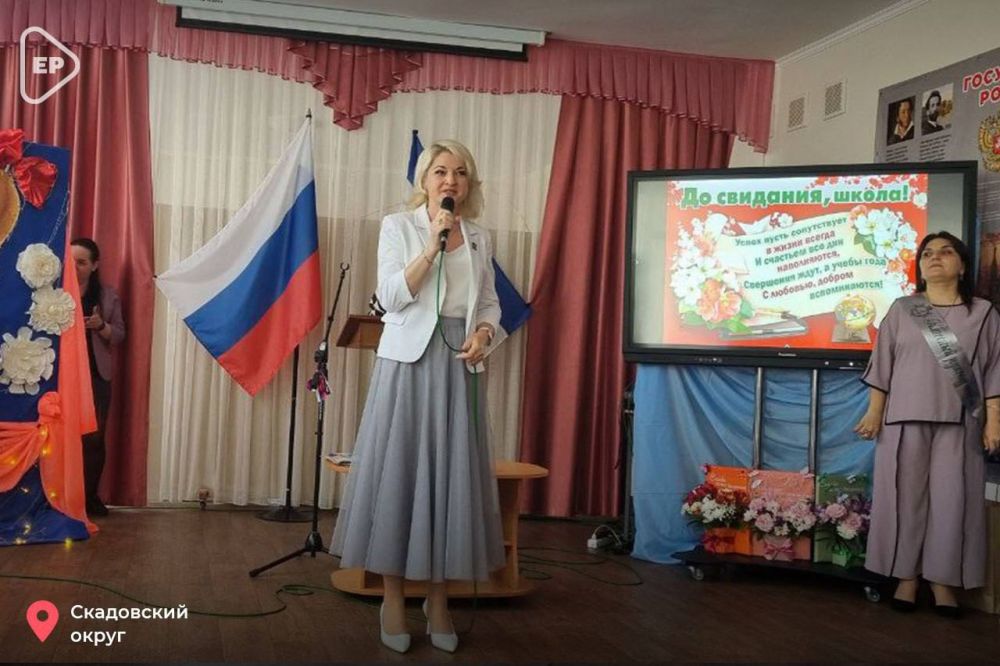 Члены фракции «Единая Россия» в Херсонской областной Думе поздравили выпускников в округах!