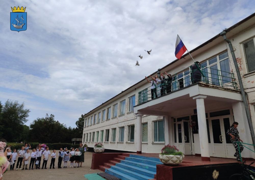 Последние звонки прозвучали в школах прифронтового Алешкинского округа