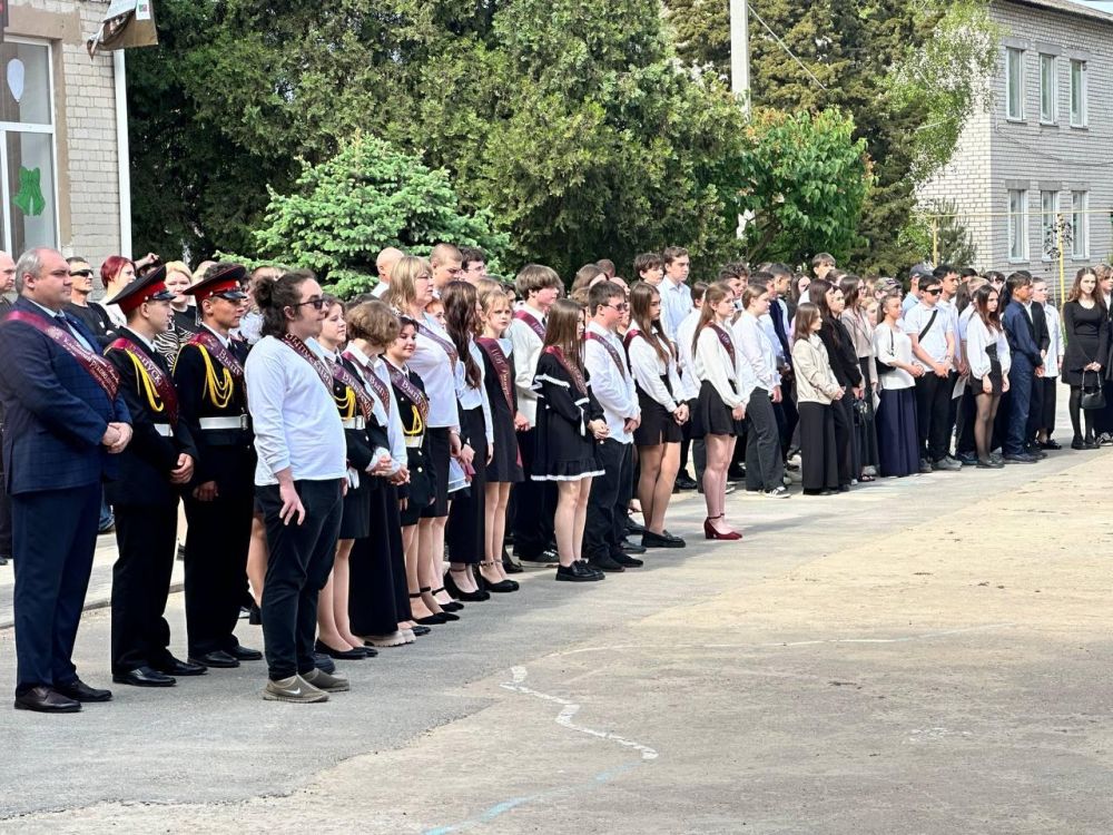 В школах Скадовска прозвучал последний звонок