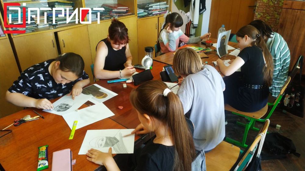 ПОРТРЕТ ГЕРОЯ. АНО «Патриот» организовал проведение на базе Центра детского и юношеского творчества города Геническ мероприятия в рамках Всероссийской патриотической акции «Портрет героя» — масштабного проекта с...