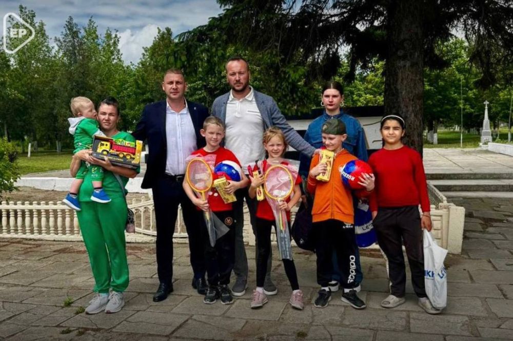 В преддверии Дня защиты детей депутаты областной Думы поздравили юных жителей Херсонской области и оказали им поддержку