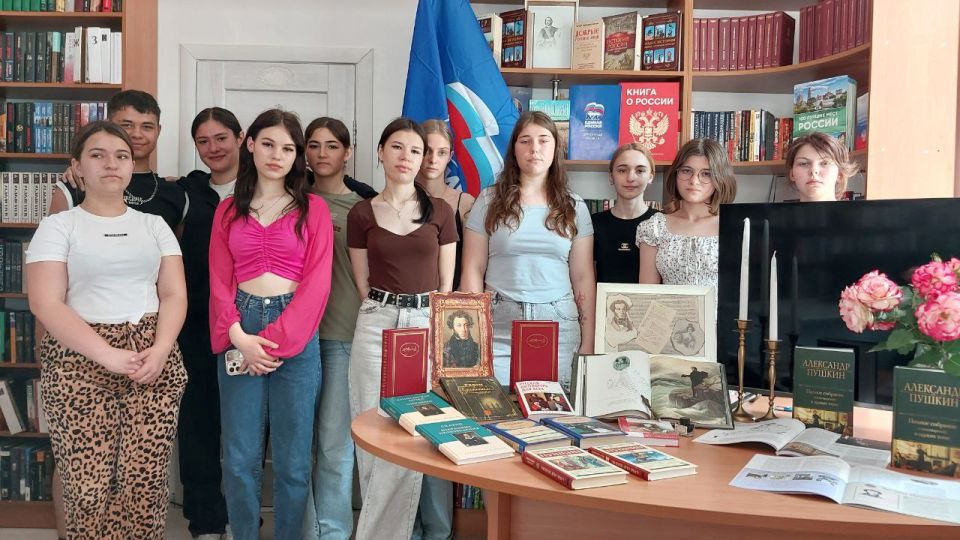 «В волшебной Пушкинской стране»: в Геническом округе отмечают День русского языка