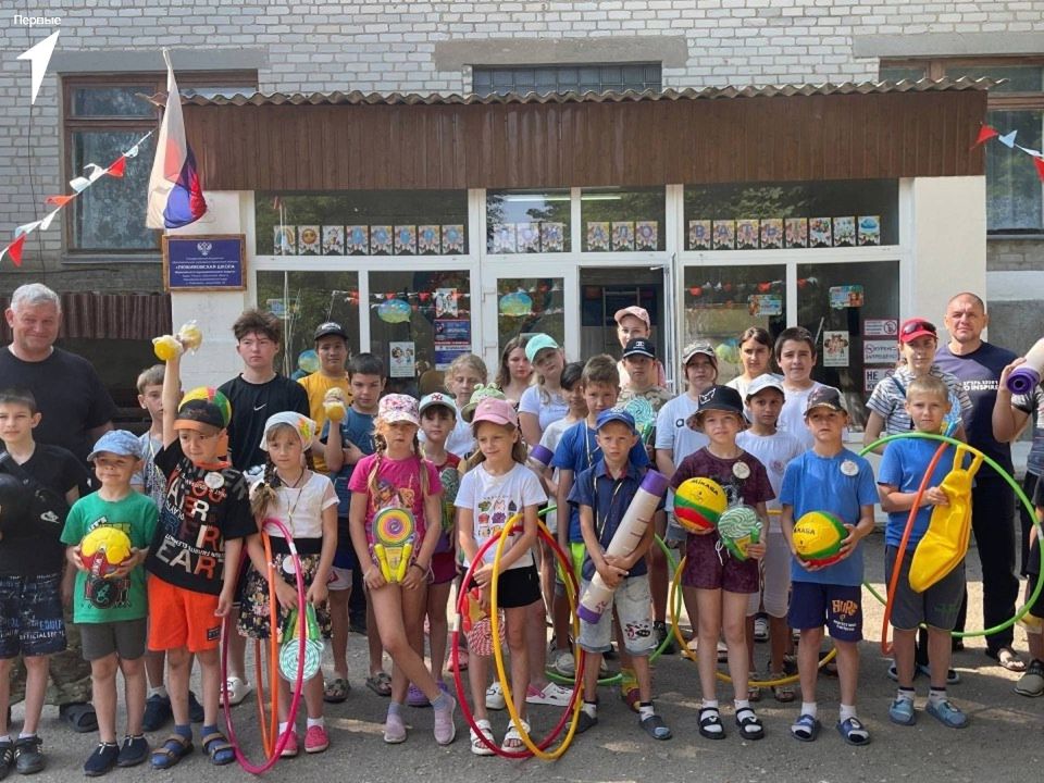 Администрация Белореченского района подарила Первым спортивный инвентарь