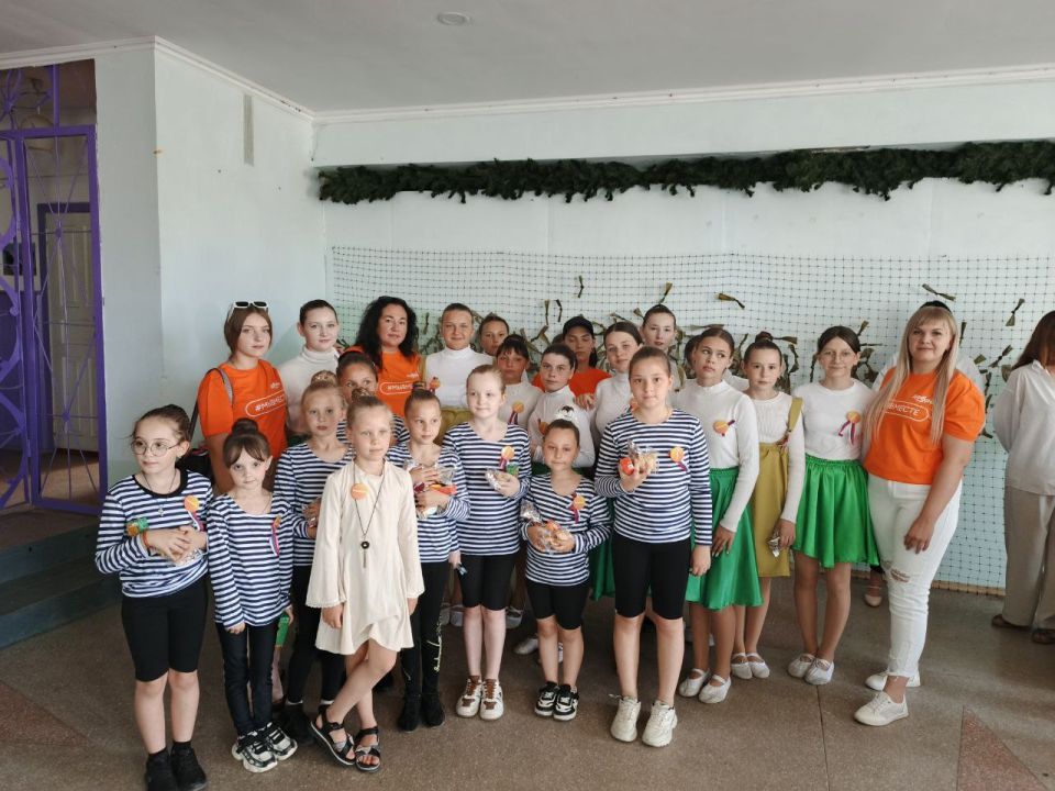 Мастер-класс по плетению маскировочных сетей провели в Доме культуры Тарасовки в преддверии Дня России