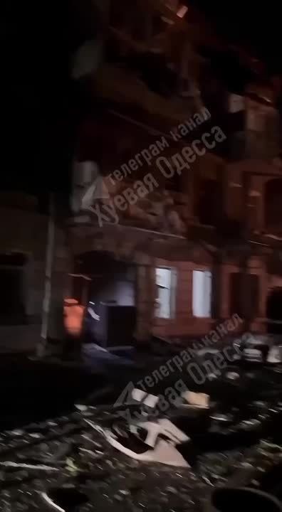 Одесса. Труханов: "В результате ночной атаки ударными беспилотниками повреждена административная часть роддома