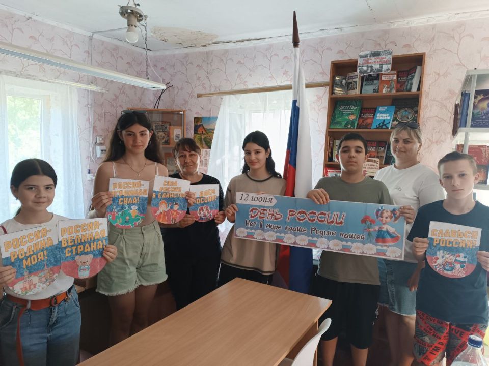 Жители пгт Рыково приняли участие во Всероссийской акции «Окна России»