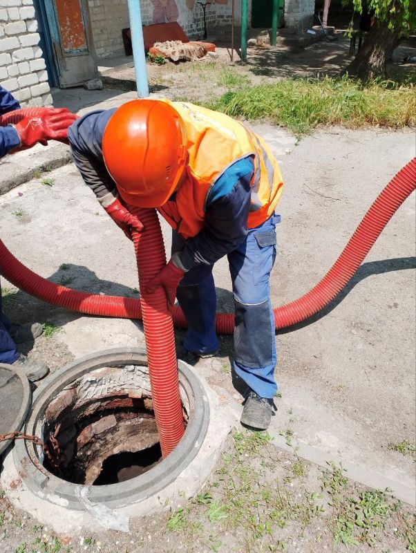 Специалисты Генического ТПУ продолжают работу по обслуживанию и ремонту коммунальной инфраструктуры