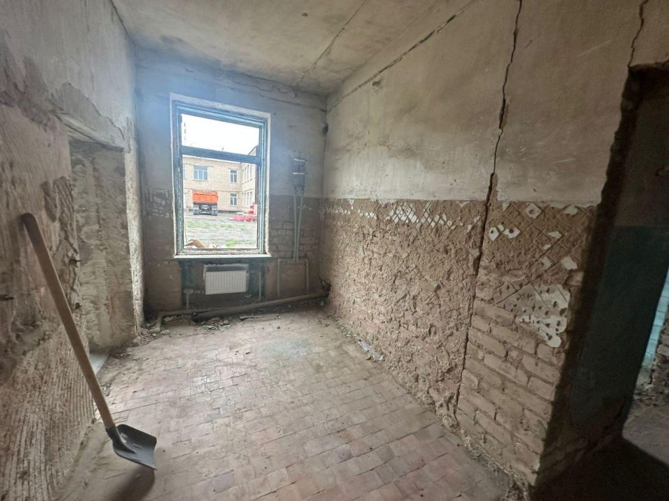 Объект капитального ремонта Адыгеи в Нижнесерогозском муниципальном округе посетил замминистра строительства и ЖКХ РФ