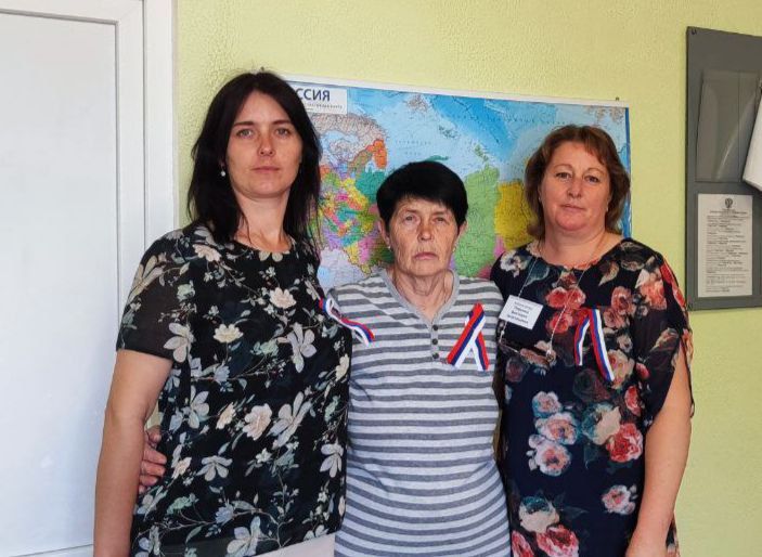 В преддверии Дня России в селах Архангельская Слобода и Коробки прошла акция «Ленточка триколор»